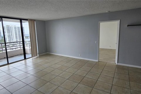 Condo in Aventura, Florida, 2 bedrooms № 1981897 - photo 12