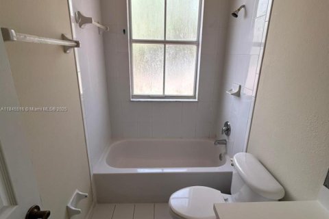Townhouse in Homestead, Florida 3 bedrooms, 155.98 sq.m. № 1850652 - photo 8