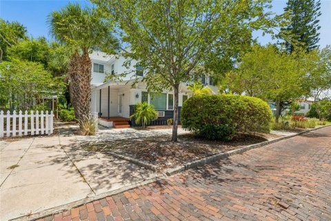 Immobilier commercial à vendre à Saint Petersburg, Floride: 300.45 m2 № 2208401 - photo 2