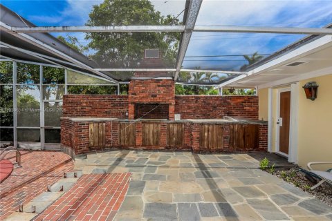 House in Hollywood, Florida 4 bedrooms, 278.61 sq.m. № 1830836 - photo 22