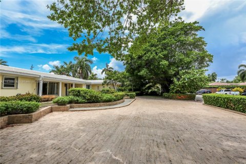 House in Hollywood, Florida 4 bedrooms, 278.61 sq.m. № 1830836 - photo 12