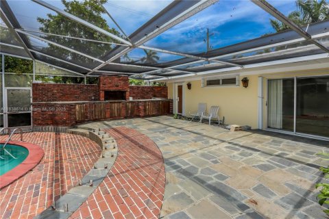 House in Hollywood, Florida 4 bedrooms, 278.61 sq.m. № 1830836 - photo 23