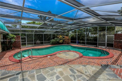 House in Hollywood, Florida 4 bedrooms, 278.61 sq.m. № 1830836 - photo 24