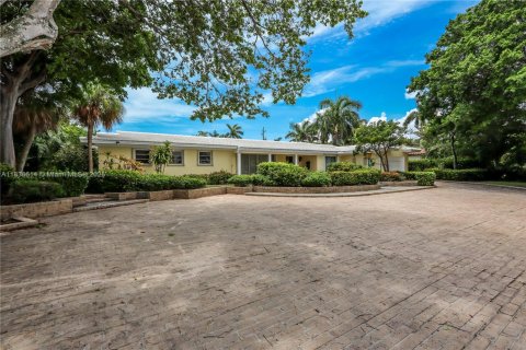 House in Hollywood, Florida 4 bedrooms, 278.61 sq.m. № 1830836 - photo 9