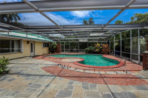 House in Hollywood, Florida 4 bedrooms, 278.61 sq.m. № 1830836 - photo 20