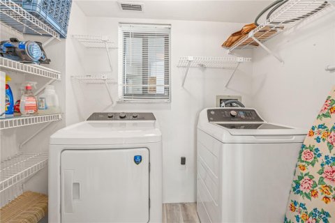 Condo in Daytona Beach Shores, Florida, 2 bedrooms  № 2379046 - photo 24