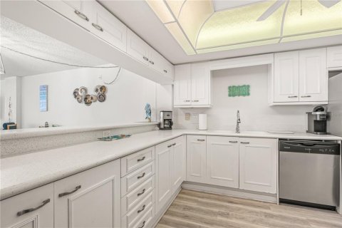 Condo in Daytona Beach Shores, Florida, 2 bedrooms  № 2379046 - photo 20