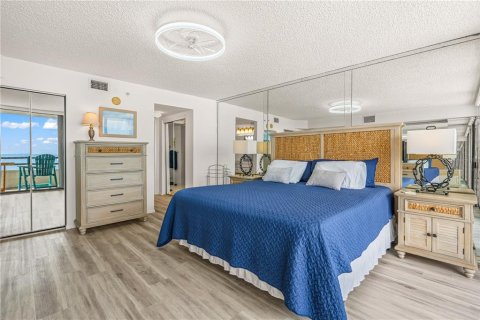 Condo in Daytona Beach Shores, Florida, 2 bedrooms  № 2379046 - photo 29