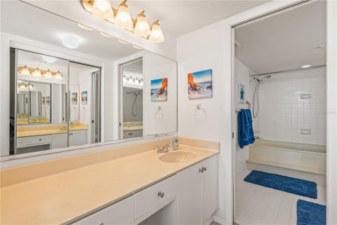 Condo in Daytona Beach Shores, Florida, 2 bedrooms  № 2379046 - photo 30