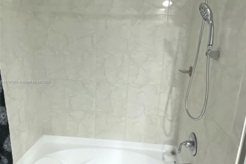 Купить кондоминиум в Авентура, Флорида 1 спальня, 77.57м2, № 1861066 - фото 18
