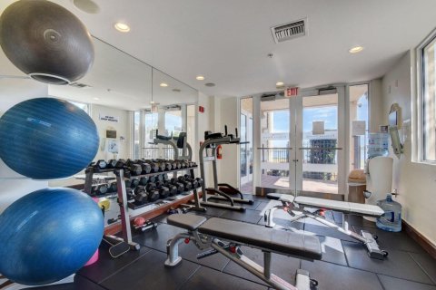 Condominio en alquiler en West Palm Beach, Florida, 1 dormitorio, 72.28 m2 № 1221431 - foto 1