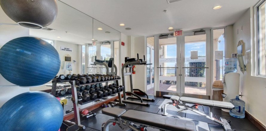 Condominio en West Palm Beach, Florida, 1 dormitorio  № 1221431