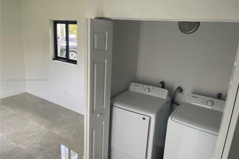 Villa ou maison à louer à Miami Gardens, Floride: 4 chambres, 198.07 m2 № 1954172 - photo 8