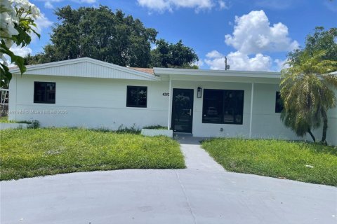 Villa ou maison à Miami Gardens, Floride 4 chambres, 198.07 m2 № 1954172