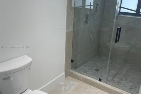 Villa ou maison à louer à Miami Gardens, Floride: 4 chambres, 198.07 m2 № 1954172 - photo 12