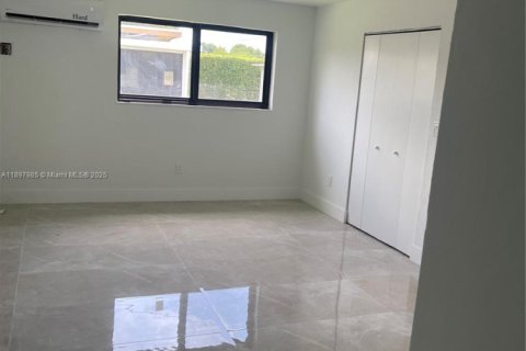 Villa ou maison à louer à Miami Gardens, Floride: 4 chambres, 198.07 m2 № 1954172 - photo 10
