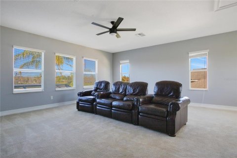 House in Bradenton, Florida 4 bedrooms, 377.74 sq.m. № 1583978 - photo 9