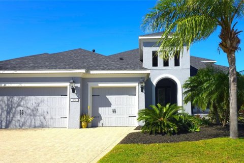 House in Bradenton, Florida 4 bedrooms, 377.74 sq.m. № 1583978 - photo 1