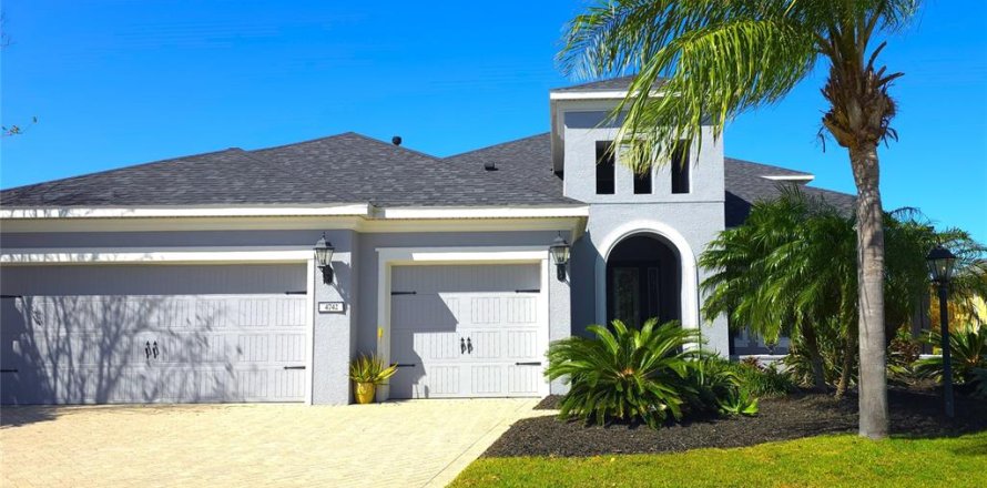 House in Bradenton, Florida 4 bedrooms, 377.74 sq.m. № 1583978
