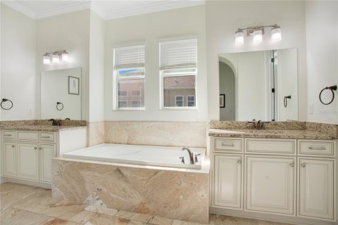 House in Bradenton, Florida 4 bedrooms, 377.74 sq.m. № 1583978 - photo 13