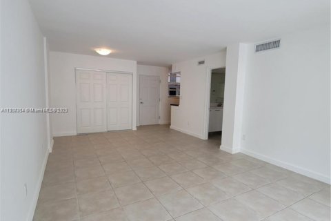Copropriété à vendre à Miami, Floride: 1 chambre, 67.17 m2 № 1981774 - photo 13