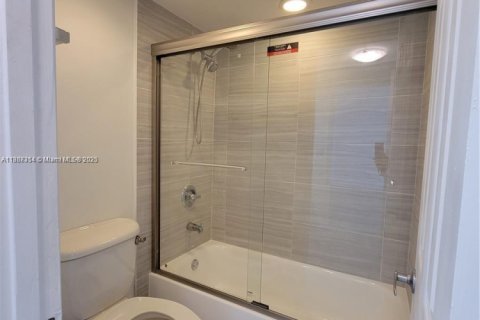 Copropriété à vendre à Miami, Floride: 1 chambre, 67.17 m2 № 1981774 - photo 12