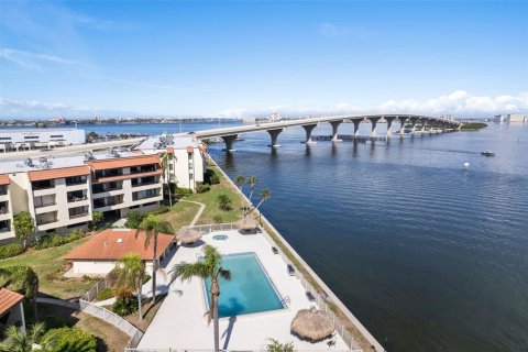 Condo in Saint Petersburg, Florida, 2 bedrooms  № 1446635 - photo 14
