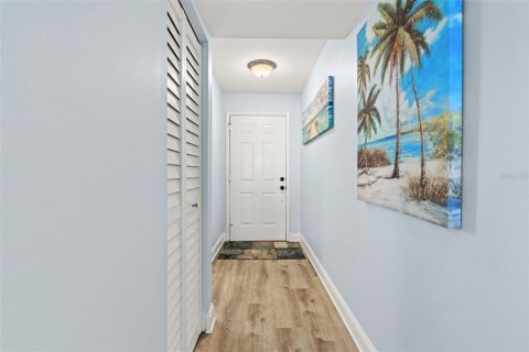 Condo in Saint Petersburg, Florida, 2 bedrooms  № 1446635 - photo 17