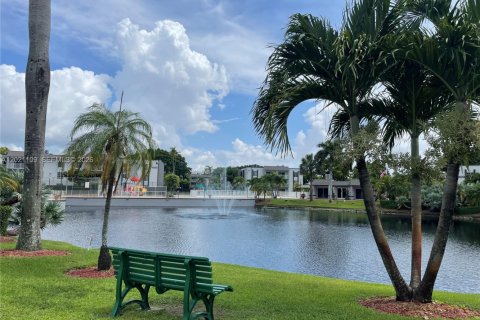 Copropriété à louer à Doral, Floride: 1 chambre, 75.25 m2 № 2256874 - photo 17