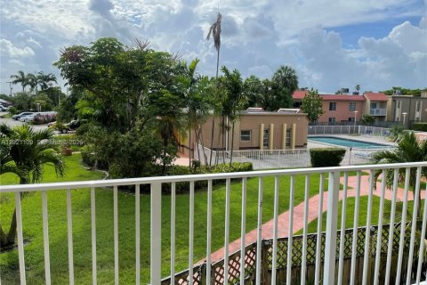 Copropriété à louer à Doral, Floride: 1 chambre, 75.25 m2 № 2256874 - photo 2
