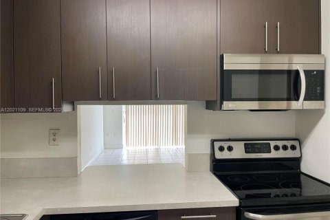 Copropriété à louer à Doral, Floride: 1 chambre, 75.25 m2 № 2256874 - photo 5