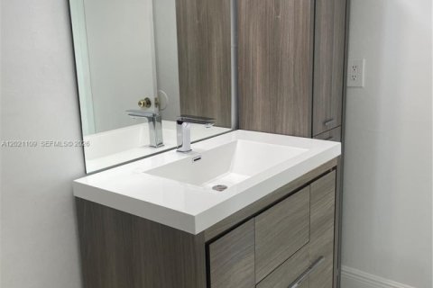 Copropriété à louer à Doral, Floride: 1 chambre, 75.25 m2 № 2256874 - photo 13
