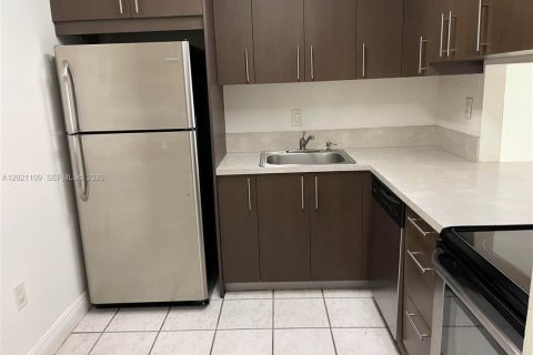 Copropriété à louer à Doral, Floride: 1 chambre, 75.25 m2 № 2256874 - photo 4