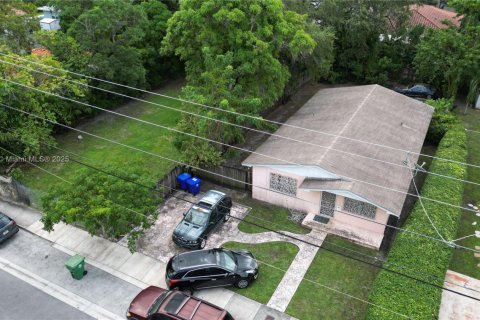 House in Miami, Florida 4 bedrooms, 130.06 sq.m. № 1965424 - photo 3