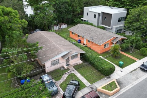 House in Miami, Florida 4 bedrooms, 130.06 sq.m. № 1965424 - photo 2