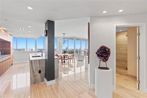 Condo in Aventura, Florida, 2 bedrooms  № 1896285 - photo 11