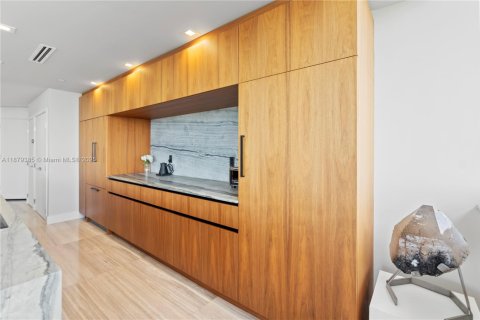 Condo in Aventura, Florida, 2 bedrooms  № 1896285 - photo 12