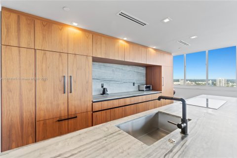 Condo in Aventura, Florida, 2 bedrooms  № 1896285 - photo 13