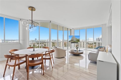 Condo in Aventura, Florida, 2 bedrooms  № 1896285 - photo 14