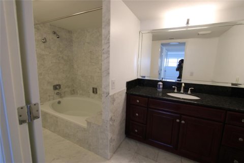 Condominio en venta en Fort Lauderdale, Florida, 2 dormitorios, 155.05 m2 № 2250331 - foto 15