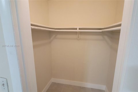 Apartamento en alquiler en Opa-locka, Florida, 2 dormitorios, 78.97 m2 № 2152995 - foto 11