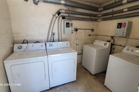 Apartamento en alquiler en Opa-locka, Florida, 2 dormitorios, 78.97 m2 № 2152995 - foto 22