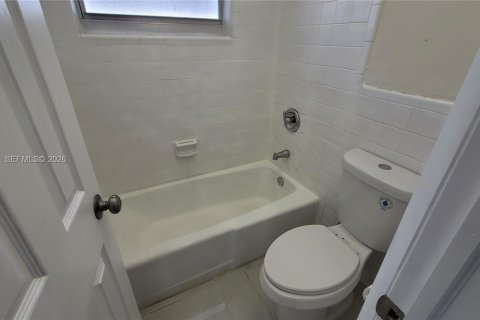 Apartamento en alquiler en Opa-locka, Florida, 2 dormitorios, 78.97 m2 № 2152995 - foto 15