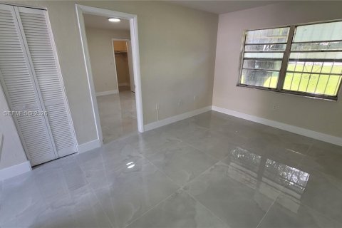 Apartamento en alquiler en Opa-locka, Florida, 2 dormitorios, 78.97 m2 № 2152995 - foto 6