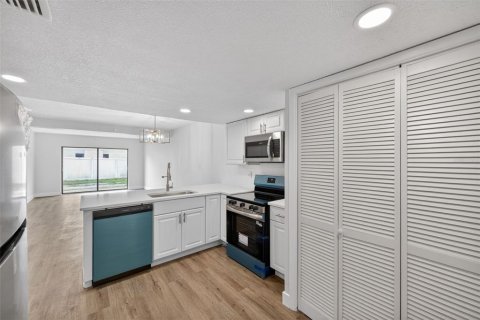Apartamento en alquiler en Port Richey, Florida, 2 dormitorios, 99.59 m2 № 2099190 - foto 8