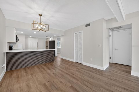 Apartamento en alquiler en Port Richey, Florida, 2 dormitorios, 99.59 m2 № 2099190 - foto 3