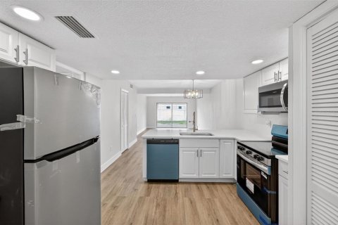 Apartamento en alquiler en Port Richey, Florida, 2 dormitorios, 99.59 m2 № 2099190 - foto 7
