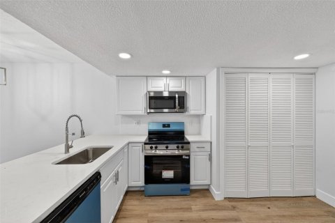 Apartamento en alquiler en Port Richey, Florida, 2 dormitorios, 99.59 m2 № 2099190 - foto 6