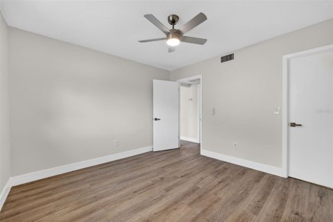 Apartamento en alquiler en Port Richey, Florida, 2 dormitorios, 99.59 m2 № 2099190 - foto 15