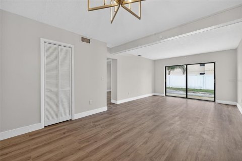 Apartamento en alquiler en Port Richey, Florida, 2 dormitorios, 99.59 m2 № 2099190 - foto 9